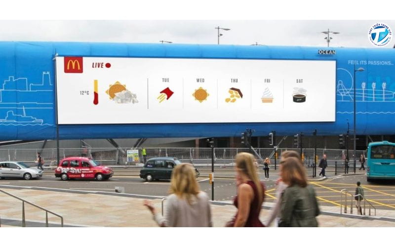 Chiến dịch quảng cáo OOH Real-Time Weather Ads của McDonald's 